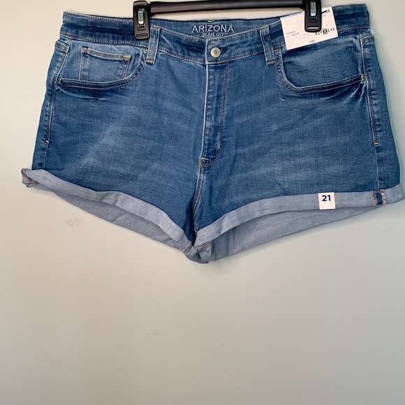 ARIZONA NWT BLUE STRETCH DENIM SHORTS SIZE 21 - Picture 2 of 8